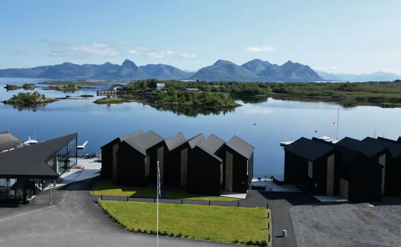 Oversiktsbilde fra baksiden av Ringstad Resort